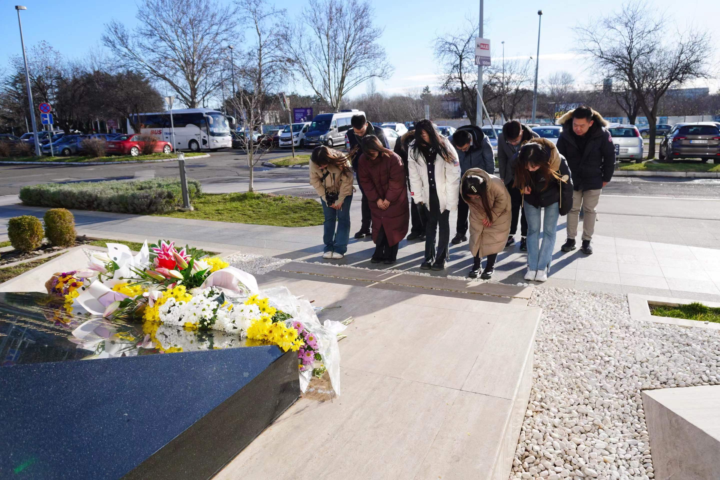 20240308-奔赴四海铸实践真知 对话世界立时代潮头——2024年精品无码久久久久久久久_国产精品一区二区三区四区五区_欧美亚洲国产激情一区二区_午夜精品久久久久久久久久久久_亚洲欧洲中文日韩久久AV乱码_91精品欧美一区二区三区_久久精品一区二区免费播放_日韩高清大片永久免费入口_久久国产欧美日韩精品免费_欧美一区二区三区久久综合_国产精品天天狠天天看“知行计划”研究生骨干海外实践纪实-中东欧实践支队-支队成员在中国驻前南斯拉夫大使馆遗址缅怀烈士.jpg