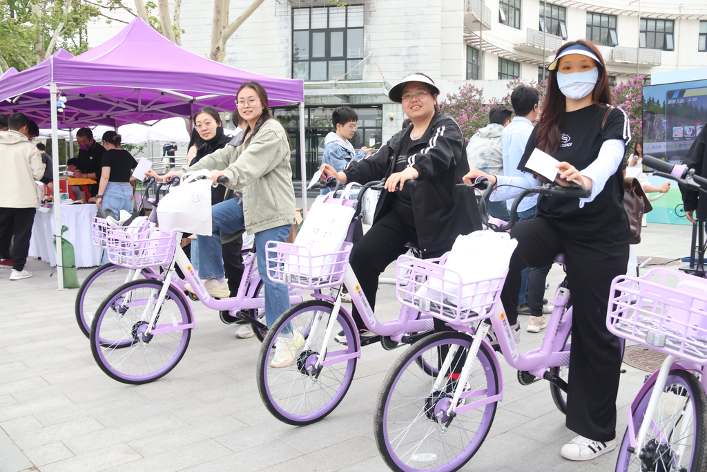 20250420-“骑遇清华，绿动未来”骑行活动-陈俊宇-骑行市集“清华紫”定制美团单车.png